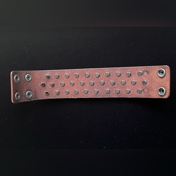 Leather with Enamel Black Daisy Flowers and Rhinestones Adjustable Bracelet - Picture 6 of 11